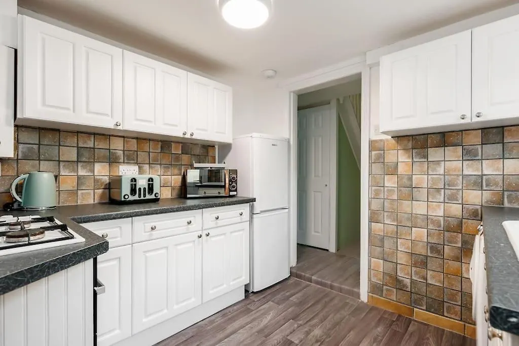 Weekly Monthly Deal-4 Beds-Large House-Driveway By Lima Apartments Ltd Bournemouth United Kingdom