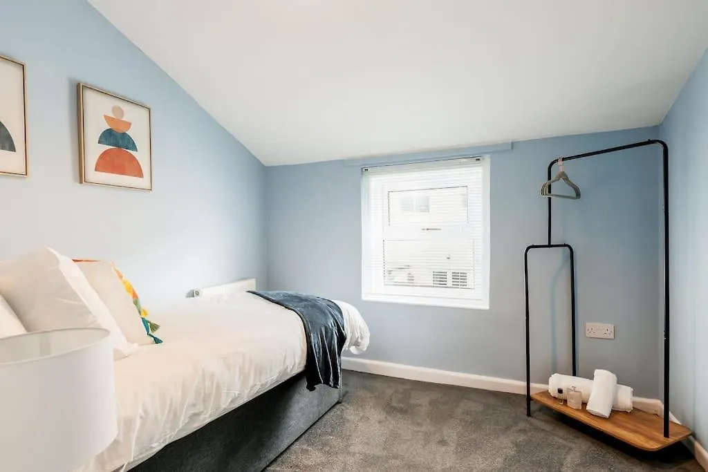 Weekly Monthly Deal-4 Beds-Large House-Driveway By Lima Apartments Ltd Bournemouth