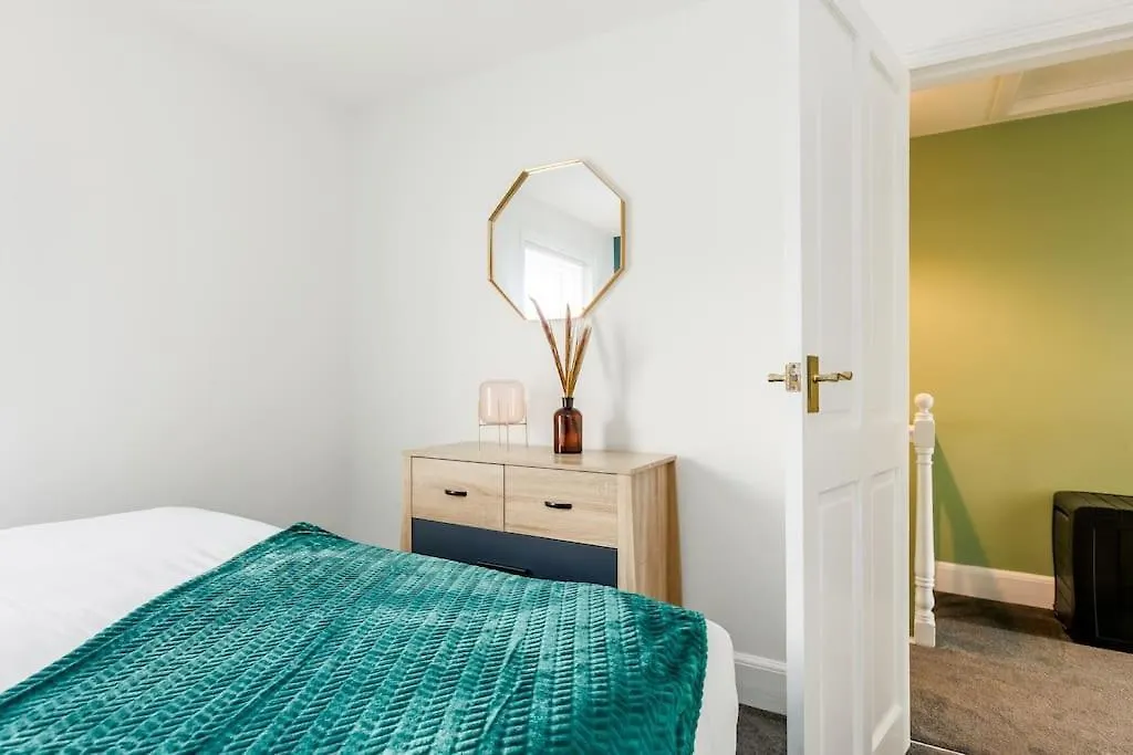 Weekly Monthly Deal-4 Beds-Large House-Driveway By Lima Apartments Ltd Bournemouth