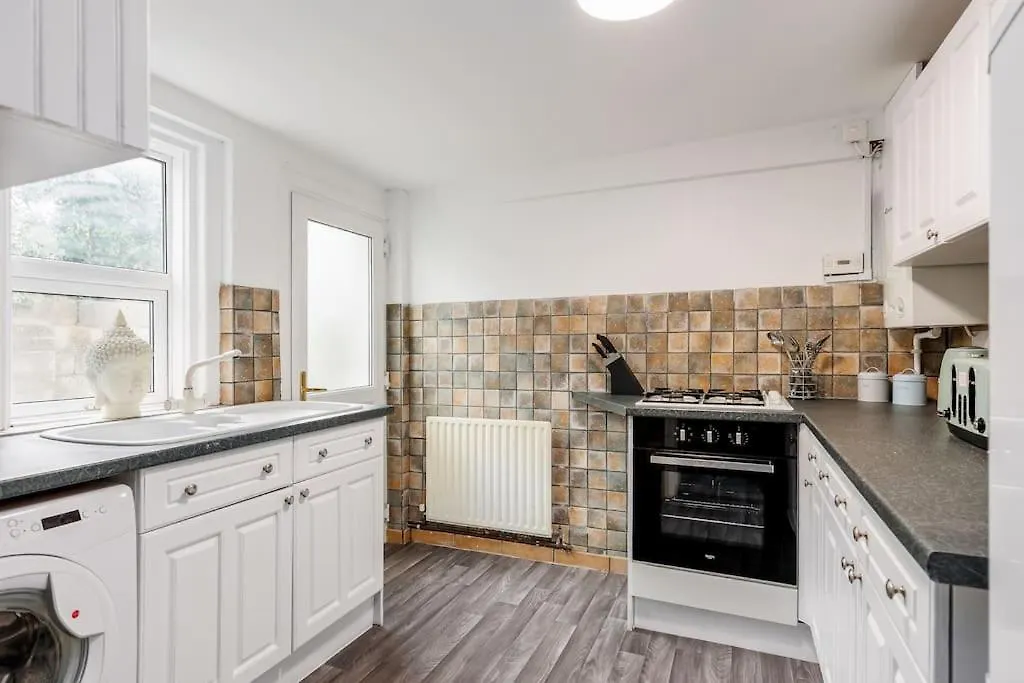 Weekly Monthly Deal-4 Beds-Large House-Driveway By Lima Apartments Ltd Bournemouth