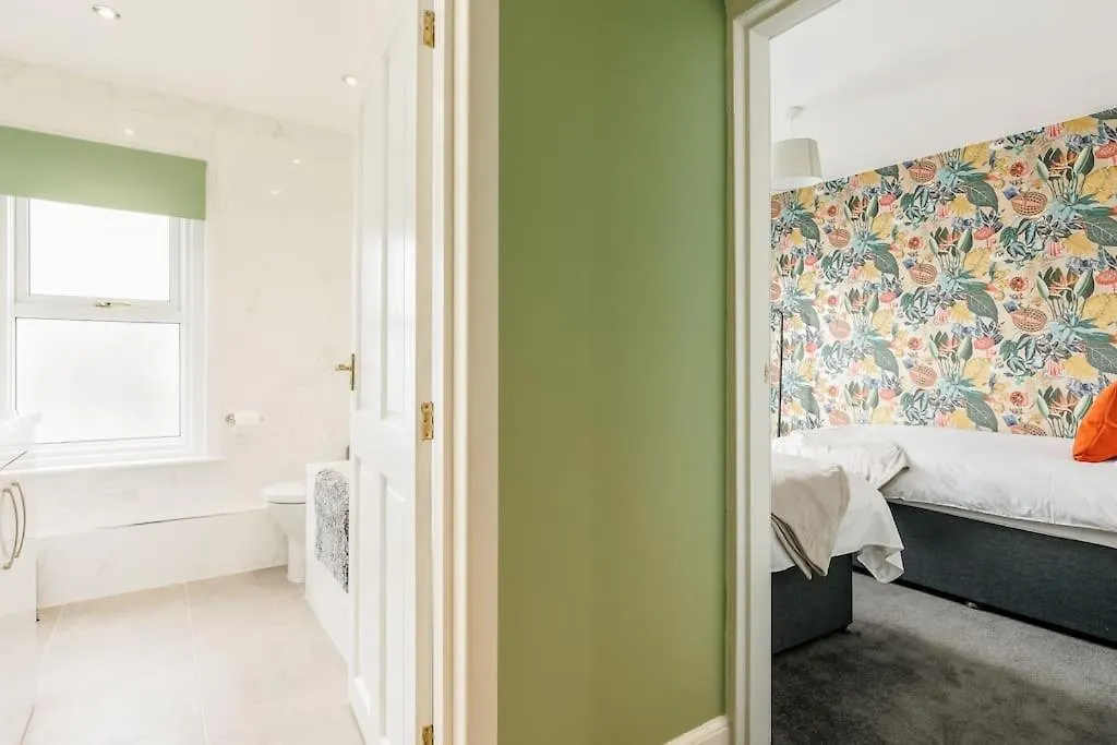 Weekly Monthly Deal-4 Beds-Large House-Driveway By Lima Apartments Ltd Bournemouth