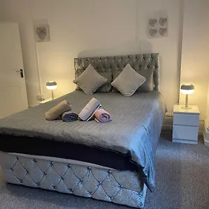 Luxury,location And Convenience Apartment